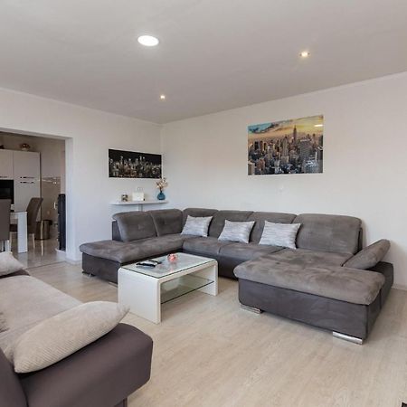 Navis Sea View Apartment With Pool Makarska Luaran gambar