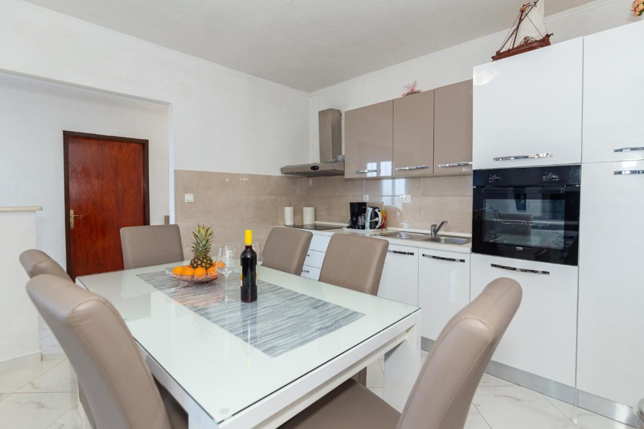 Navis Sea View Apartment With Pool Makarska Luaran gambar