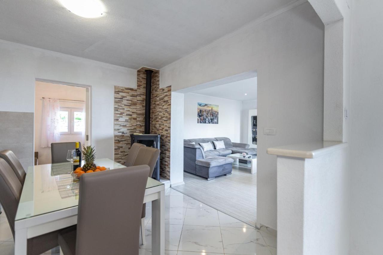Navis Sea View Apartment With Pool Makarska Luaran gambar