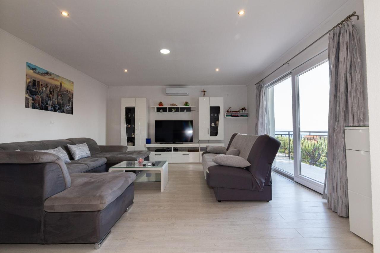 Navis Sea View Apartment With Pool Makarska Luaran gambar