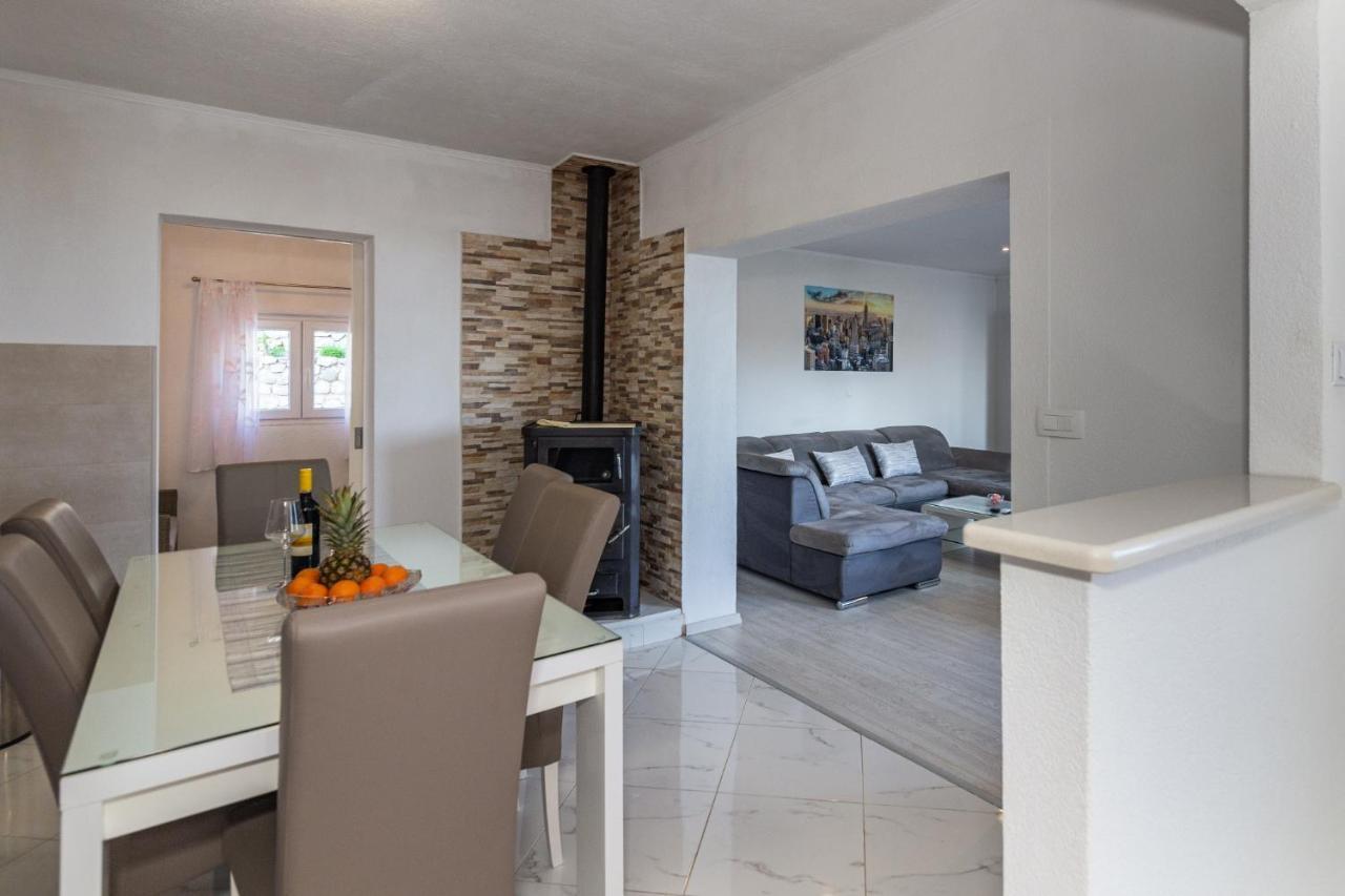 Navis Sea View Apartment With Pool Makarska Luaran gambar