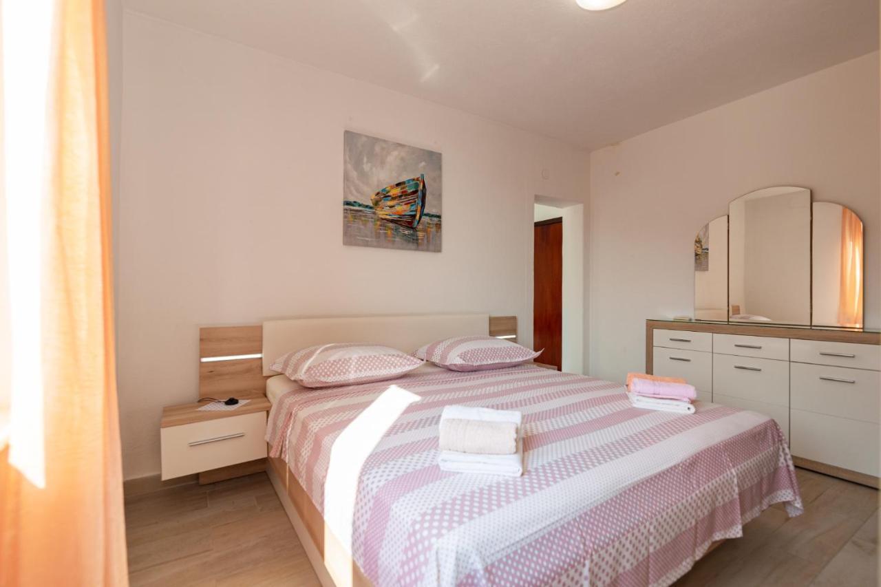 Navis Sea View Apartment With Pool Makarska Luaran gambar