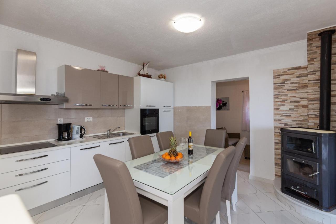 Navis Sea View Apartment With Pool Makarska Luaran gambar