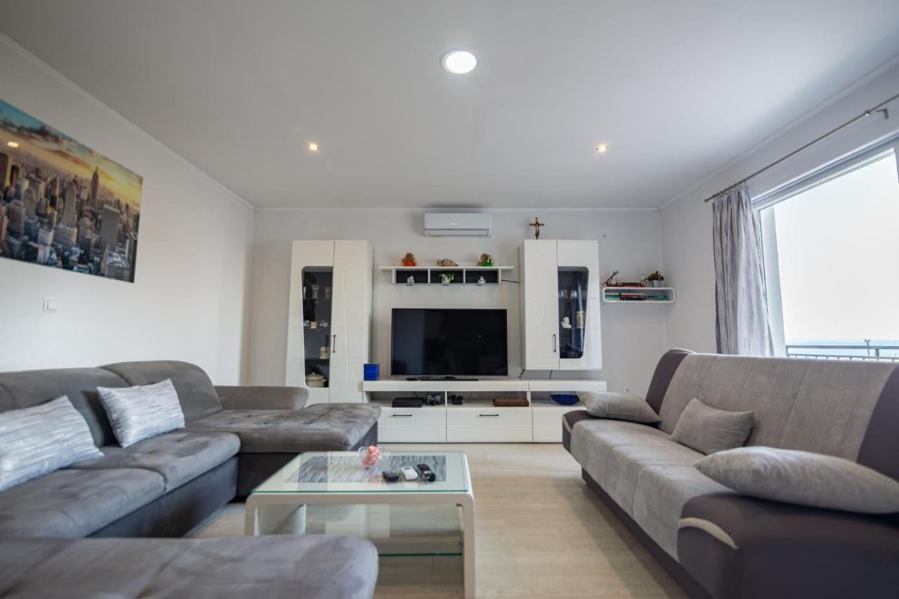 Navis Sea View Apartment With Pool Makarska Luaran gambar
