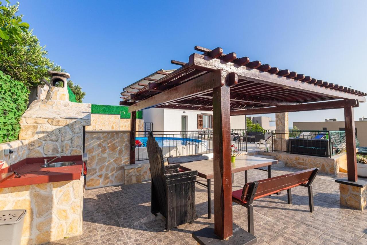 Navis Sea View Apartment With Pool Makarska Luaran gambar