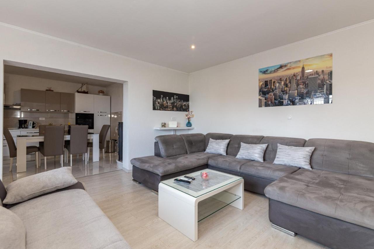 Navis Sea View Apartment With Pool Makarska Luaran gambar