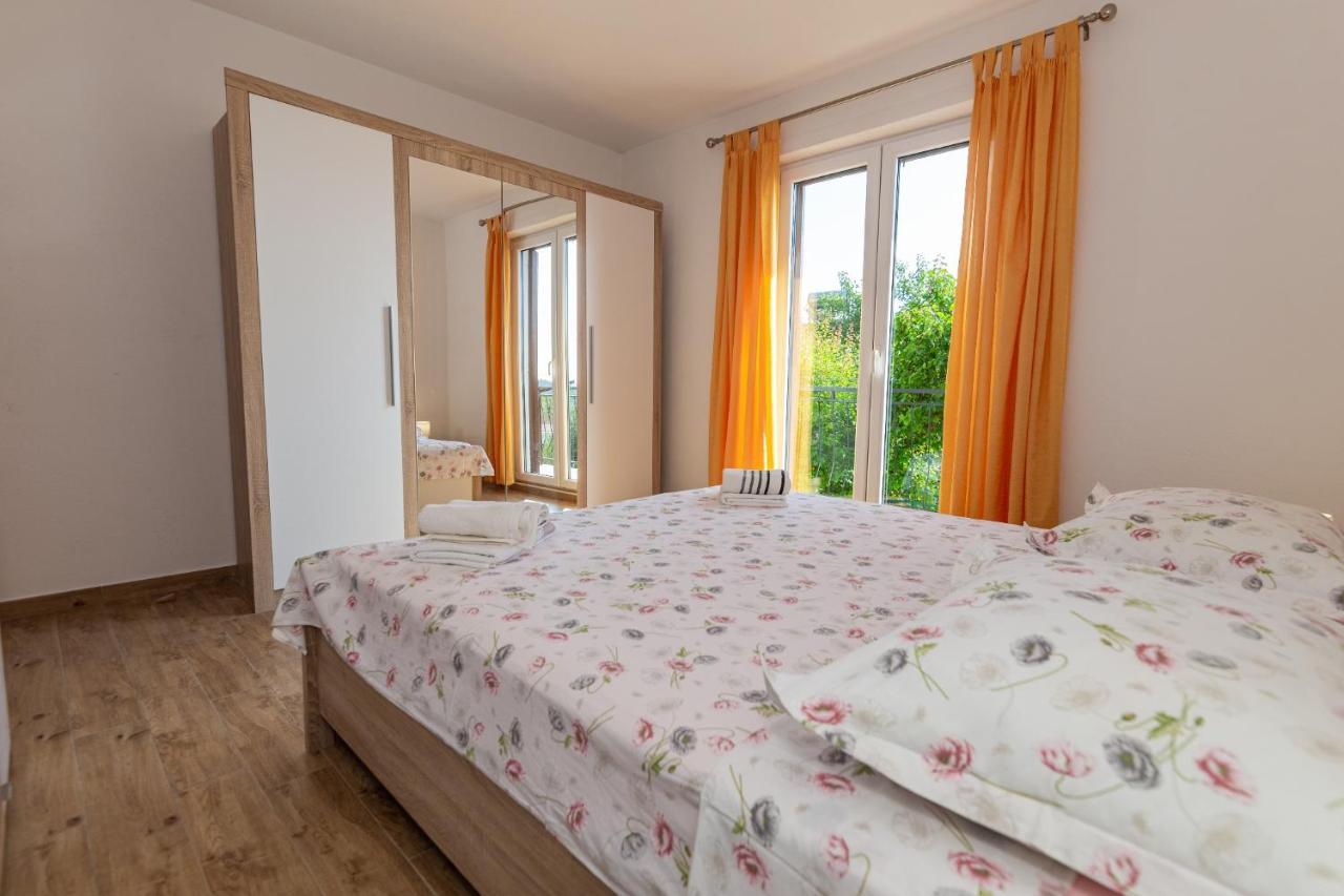 Navis Sea View Apartment With Pool Makarska Luaran gambar