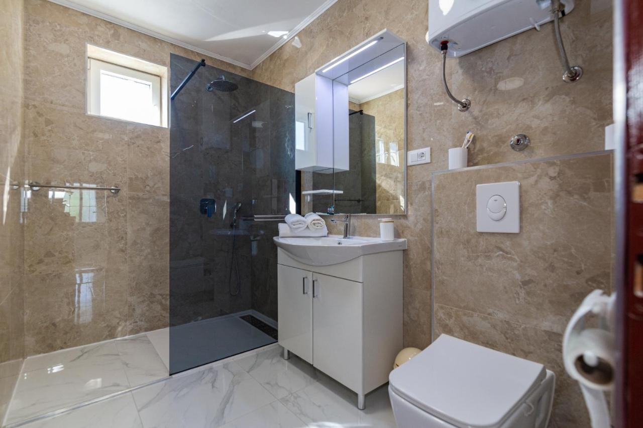 Navis Sea View Apartment With Pool Makarska Luaran gambar